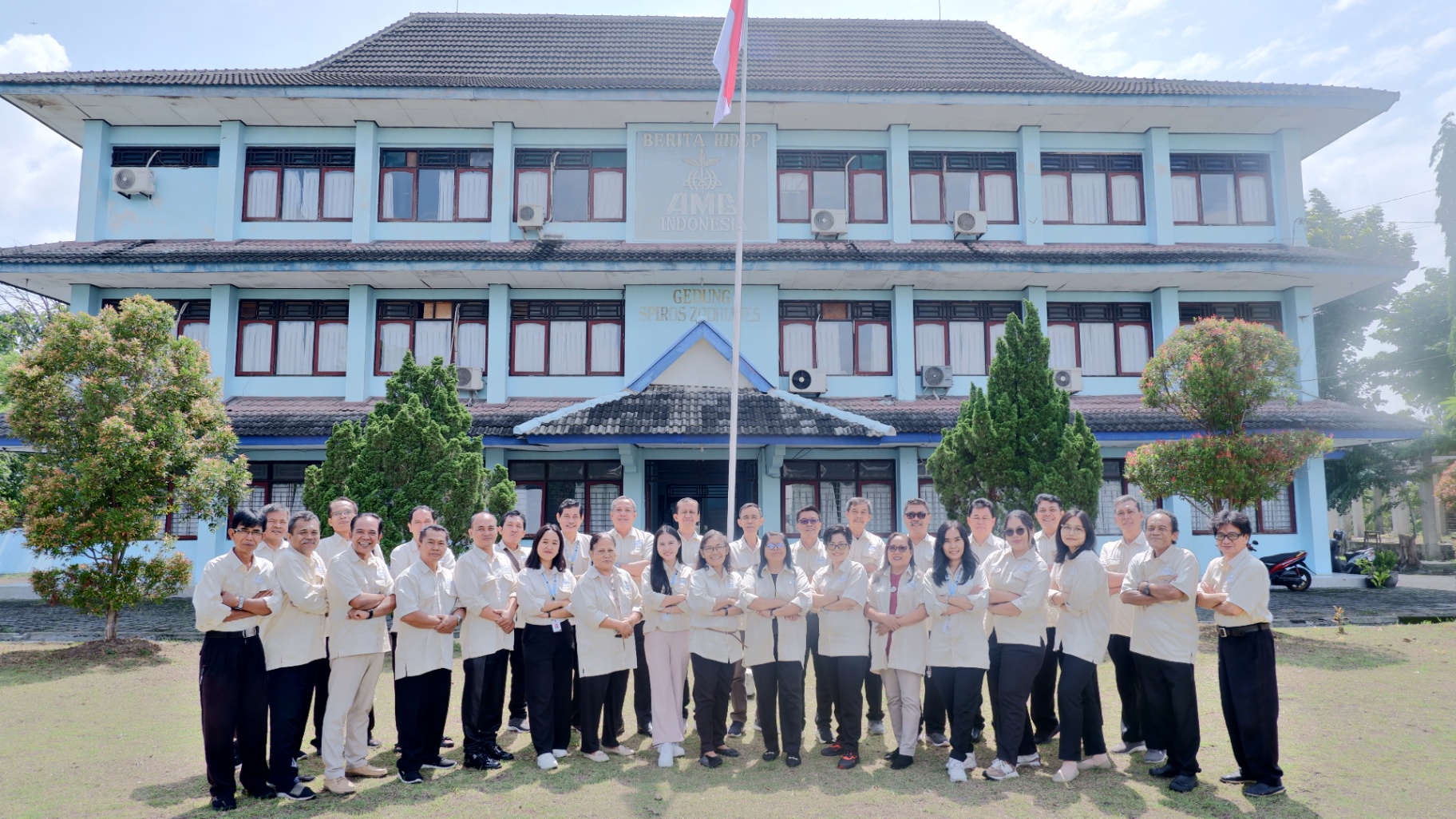 Gedung utama kampus STT Berita Hidup
